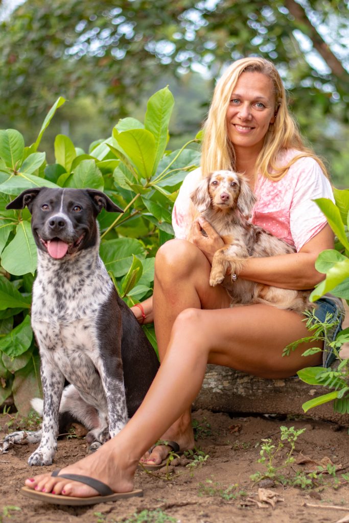 Catherin Seib im Tiergespräch mit Hunden - Tierkommunikation